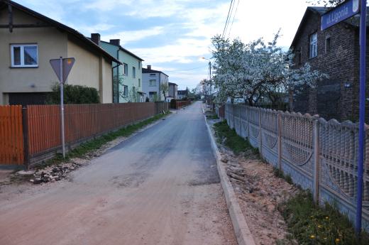 ul. Ligonia - jedyna wyasfaltowana ulica na Wygorzelu